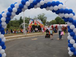 Blue & White Baloon Arch Blue & White Baloon Arch