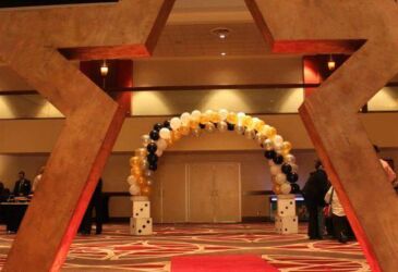 Red Carpet & Balloon Arch Red Carpet & Balloon Arch
