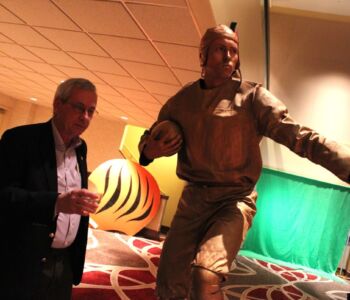 living statues cincinnati oh