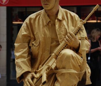 living statues cincinnati oh