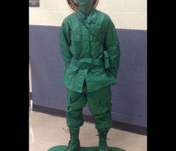 Cincinnati OH Living Statues